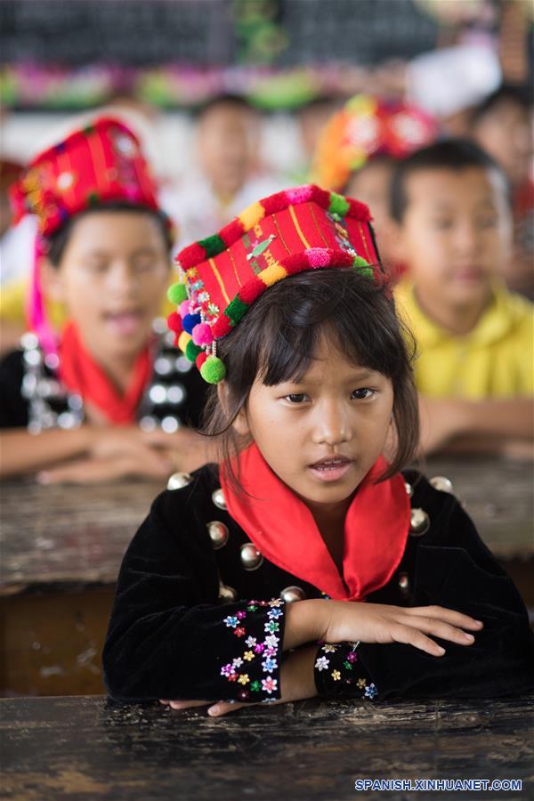 CHINA-YUNNAN-JINGPO-ESCUELA PRIMARIA-SERIE