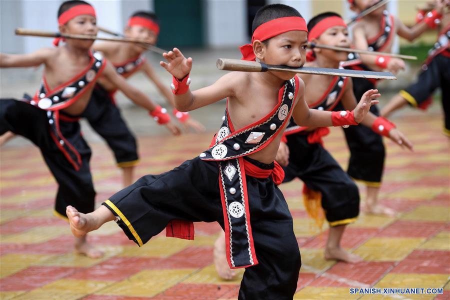 CHINA-YUNNAN-JINGPO-ESCUELA PRIMARIA-SERIE