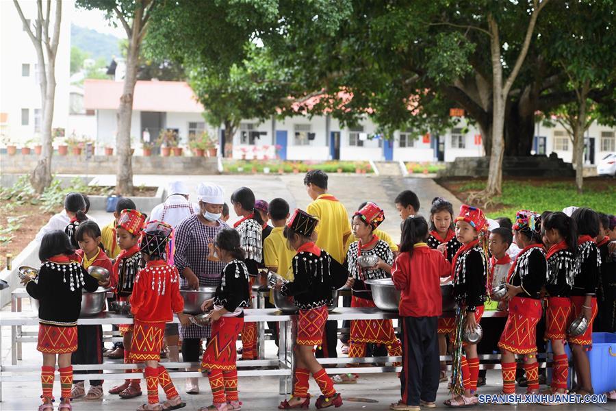 CHINA-YUNNAN-JINGPO-ESCUELA PRIMARIA-SERIE