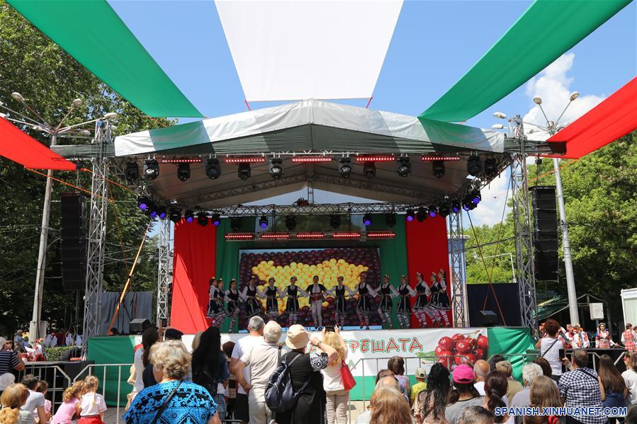 BULGARIA-KYUSTENDIL-FESTIVAL DE LA CEREZA