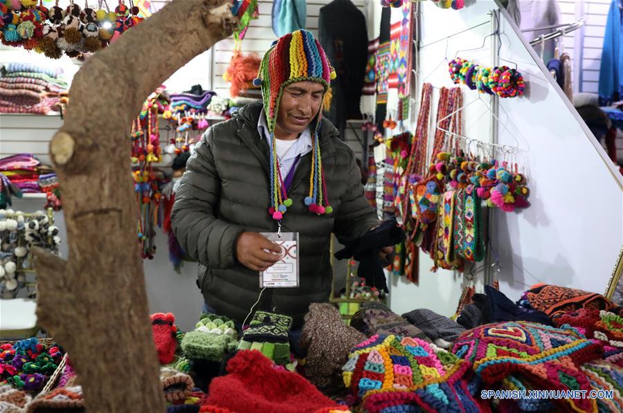PERU-LIMA-FERIA-ARTESANIAS