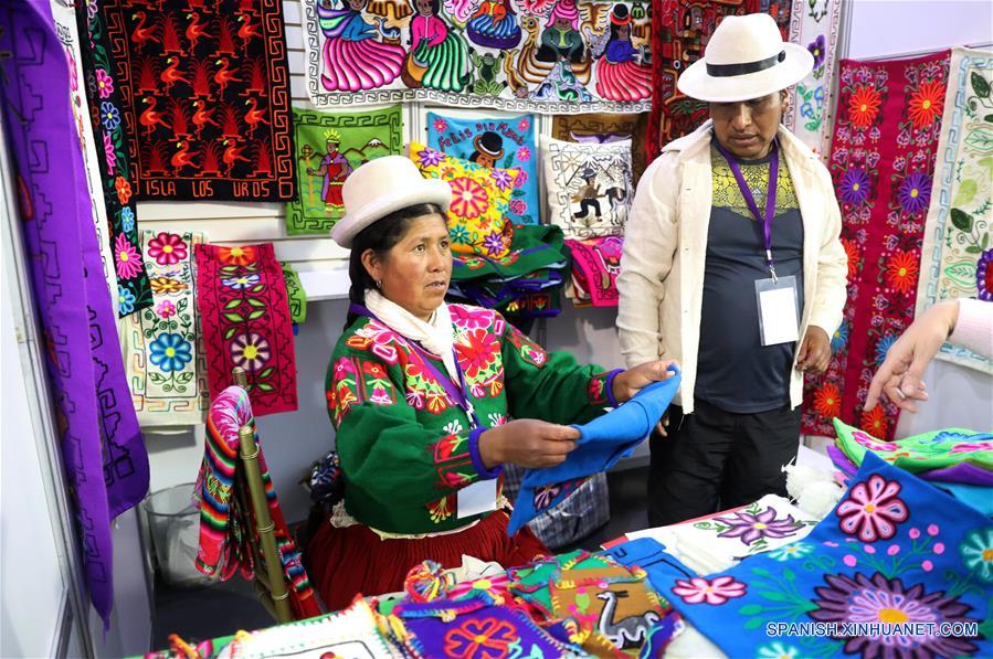 PERU-LIMA-FERIA-ARTESANIAS