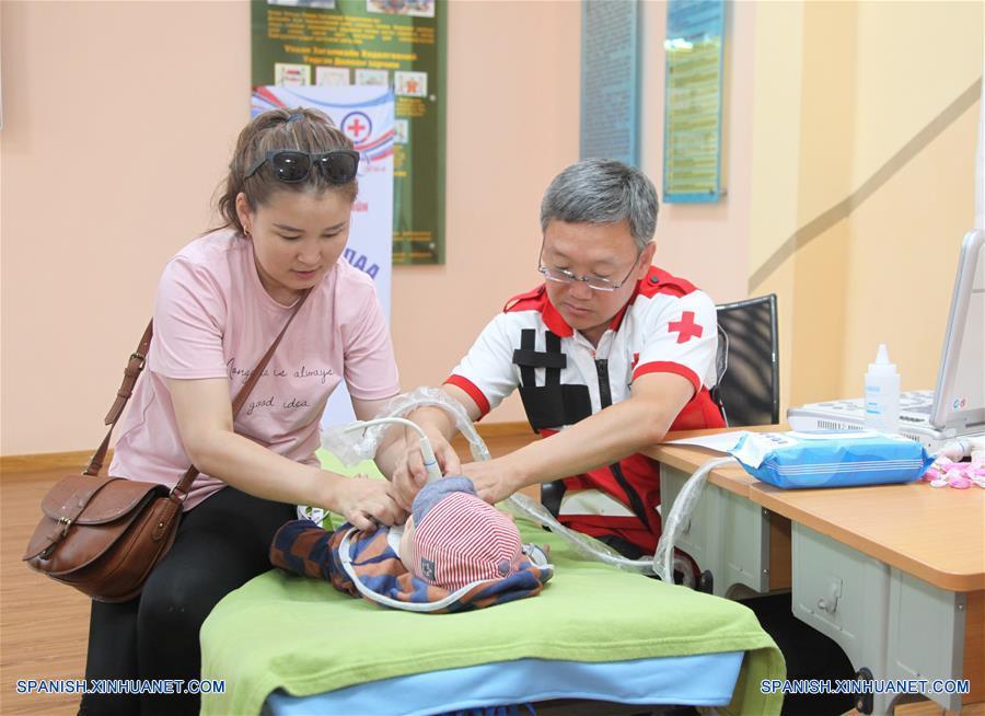 MONGOLIA-ULAN BATOR-EQUIPO MEDICO CHINO-ENFERMEDAD DEL CORAZON