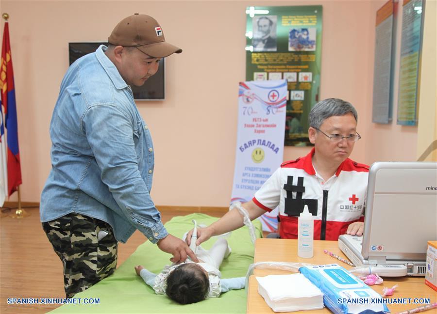 MONGOLIA-ULAN BATOR-EQUIPO MEDICO CHINO-ENFERMEDAD DEL CORAZON