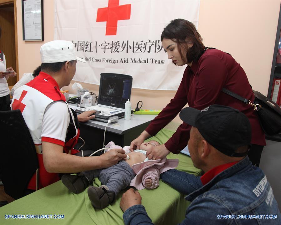 MONGOLIA-ULAN BATOR-EQUIPO MEDICO CHINO-ENFERMEDAD DEL CORAZON