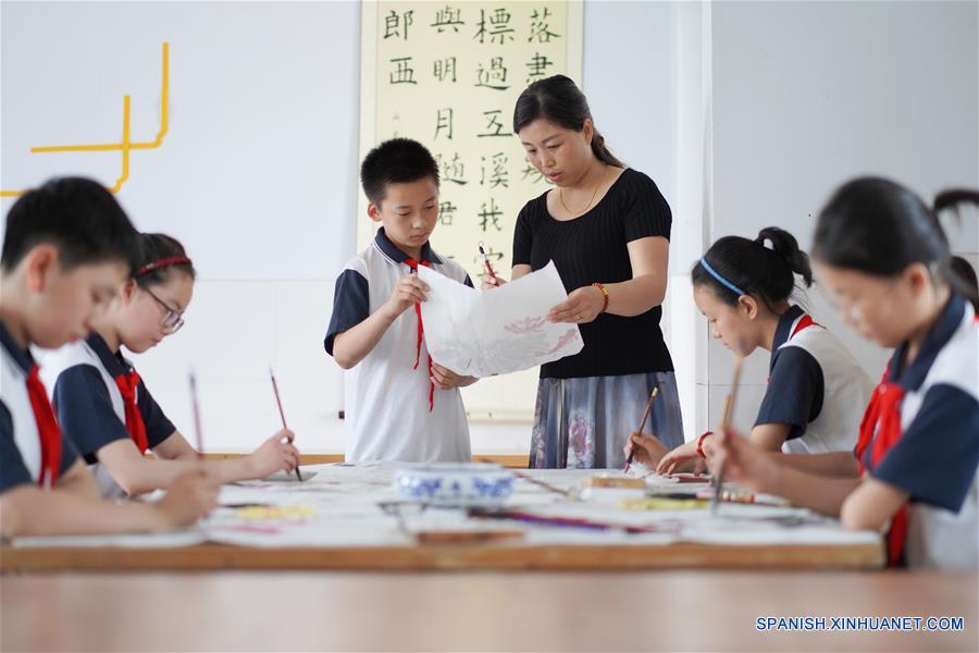CHINA-HEBEI-ESTUDIANTES-EDUCACION ORIENTADA A LA CALIDAD 