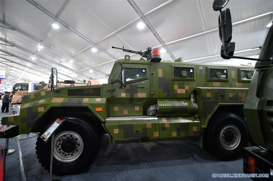 CHINA-TIANJIN-VEHICULOS DE DEFENSA-EXPOSICION