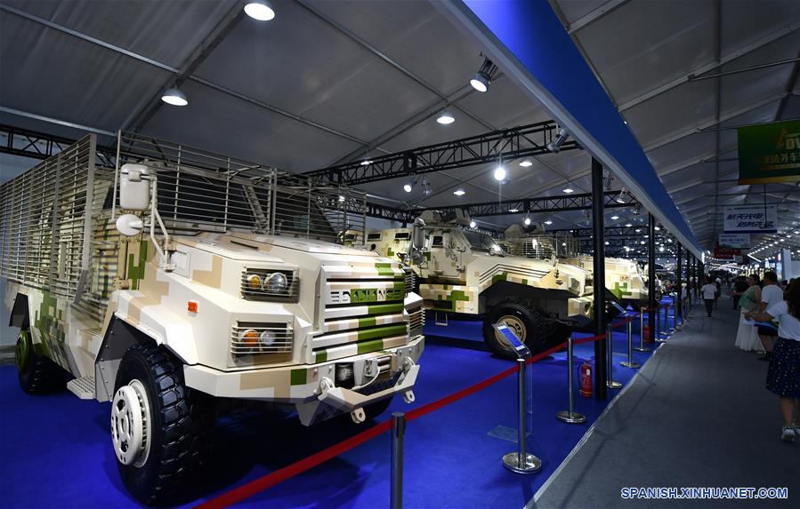 CHINA-TIANJIN-VEHICULOS DE DEFENSA-EXPOSICION