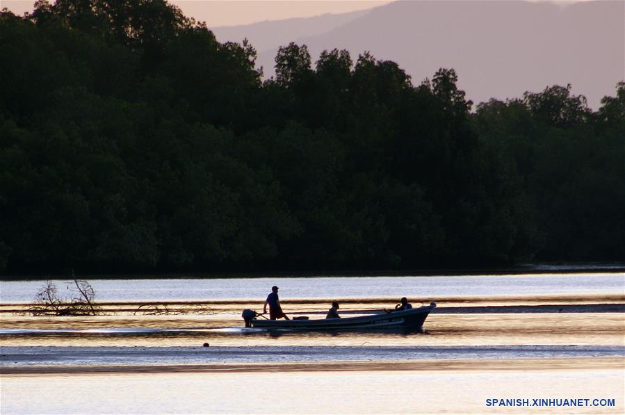 EL SALVADOR-LA PAZ-PAISAJE-AMANECER