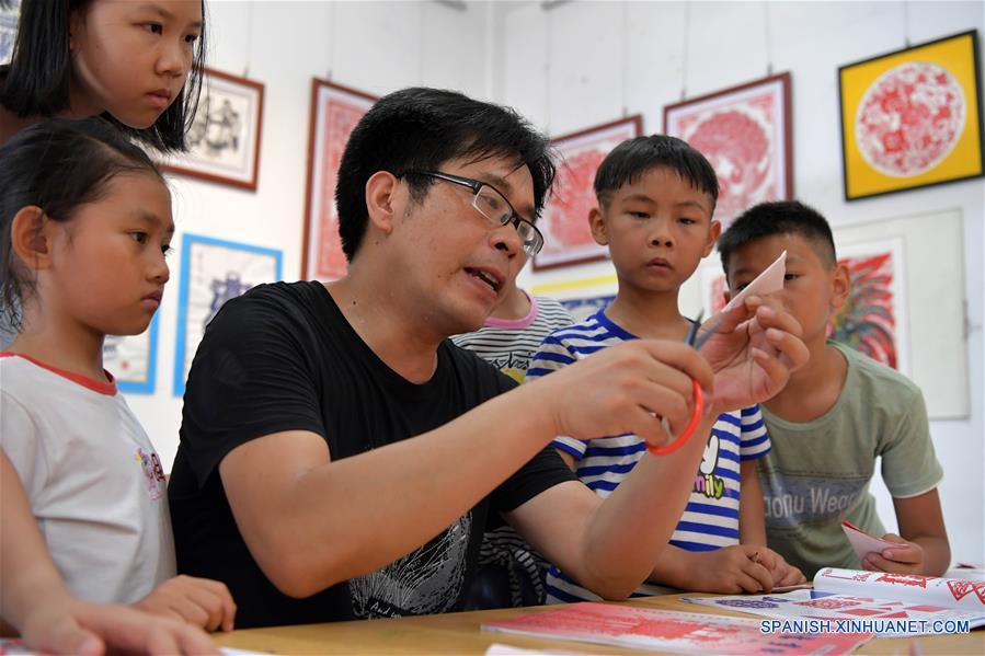 CHINA-JIANGXI-RECORTE DE PAPEL