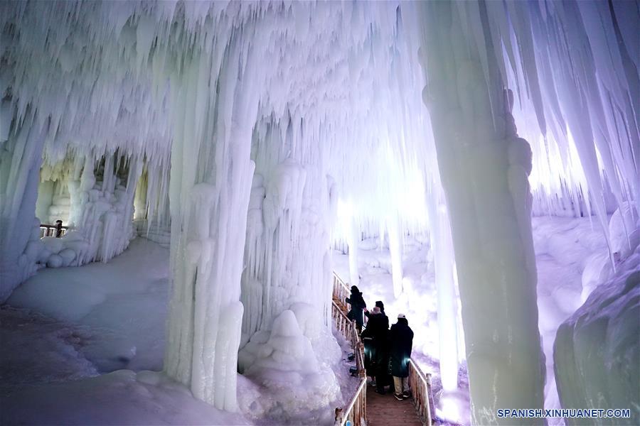 CHINA-SHANXI-CUEVA DE HIELO