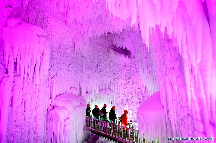 CHINA-SHANXI-CUEVA DE HIELO