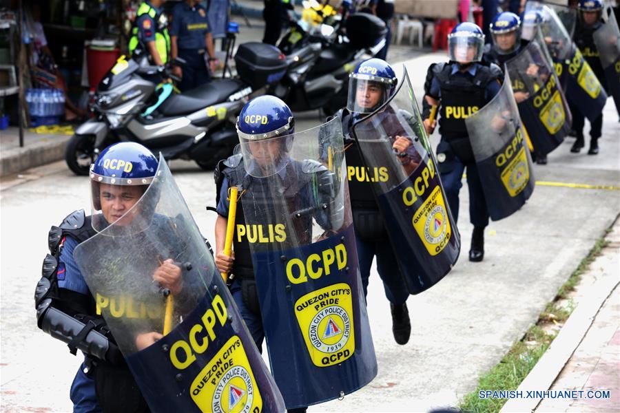 FILIPINAS-QUEZON-POLICIA-SIMULACRO