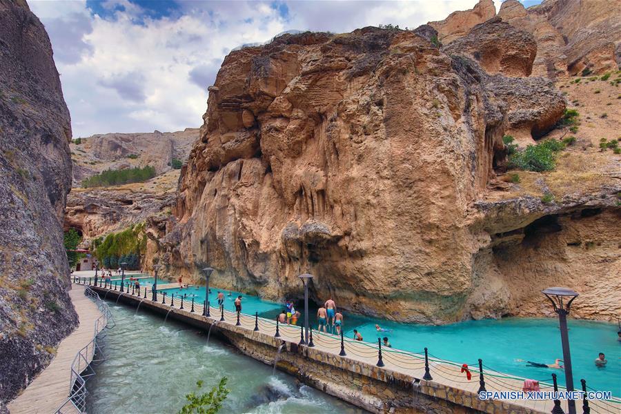 TURQUIA-MALATYA-CAÑON-PISCINA