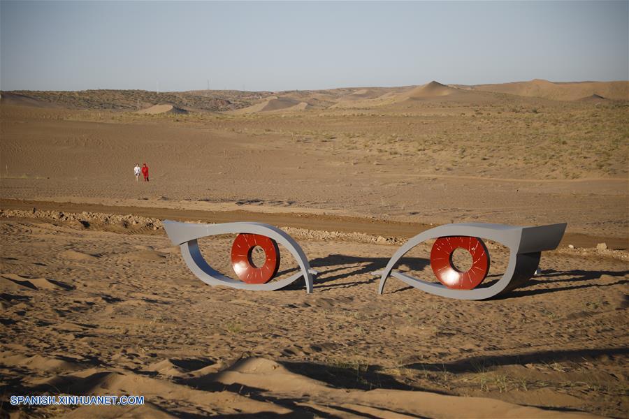 CHINA-GANSU-ESCULTURAS-DESIERTO