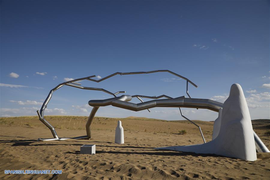 CHINA-GANSU-ESCULTURAS-DESIERTO