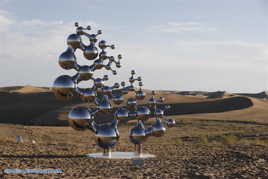 CHINA-GANSU-ESCULTURAS-DESIERTO