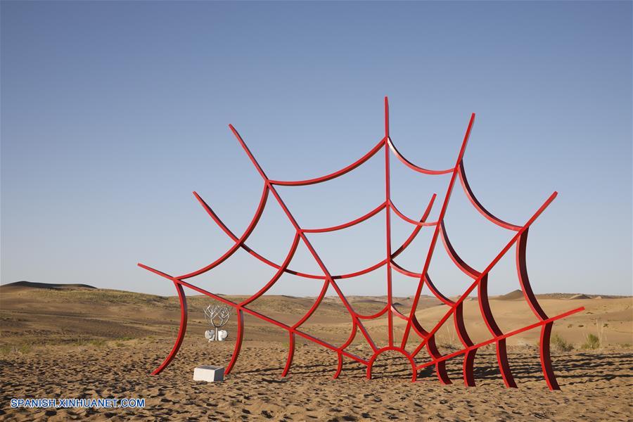 CHINA-GANSU-ESCULTURAS-DESIERTO