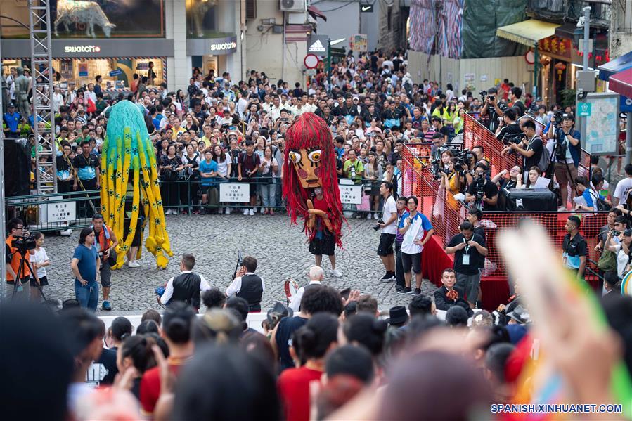 CHINA-MACAO-FESTIVAL INTERNACIONAL DE DANZA JUVENIL-DESFILE