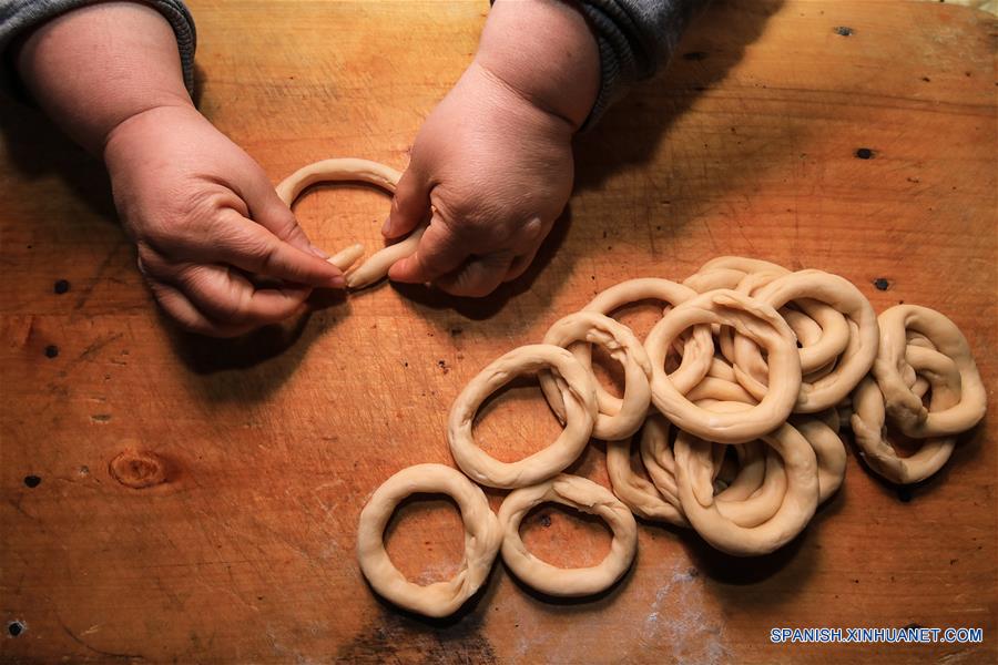 TURQUIA-MALATYA-ALIMENTOS-PAN SIMIT-SERIE