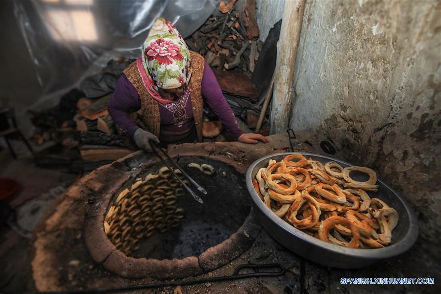 TURQUIA-MALATYA-ALIMENTOS-PAN SIMIT-SERIE