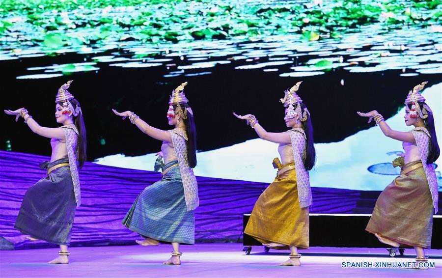 CHINA-YUNNAN-FESTIVAL DE VESTIMENTA ETNICA