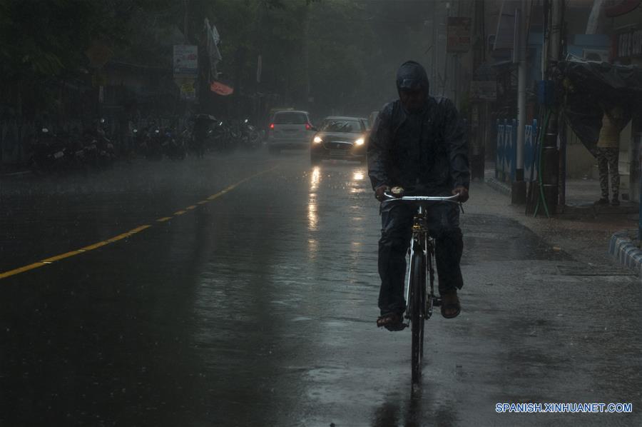 INDIA-CALCUTA-MONSON-LLUVIA