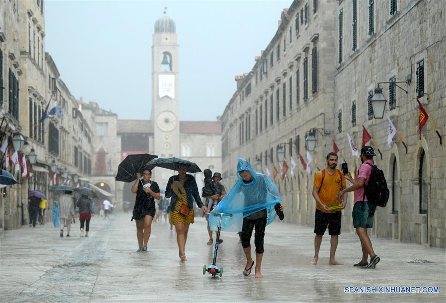 CROACIA-DUBROVNIK-TORMENTA