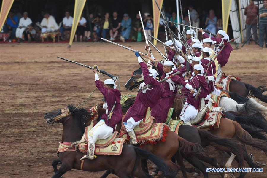 MARRUECOS-RABAT-ESPECTACULO DE CABALLOS-FANTASIA