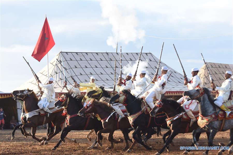 MARRUECOS-RABAT-ESPECTACULO DE CABALLOS-FANTASIA