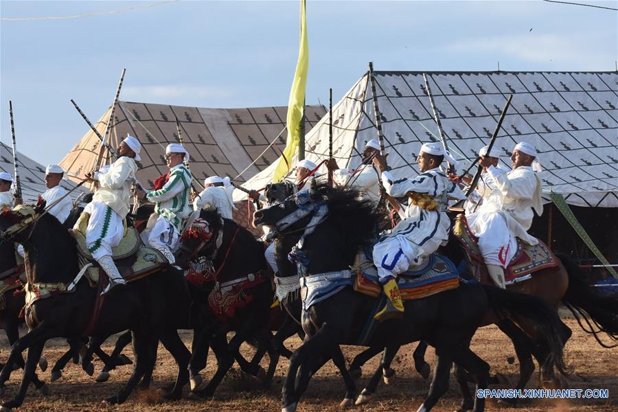 MARRUECOS-RABAT-ESPECTACULO DE CABALLOS-FANTASIA