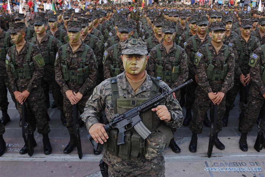 Presentación de nuevos elementos de la Fuerza Armada salvadoreña