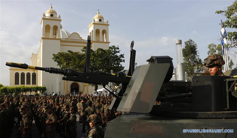 EL SALVADOR-SAN SALVADOR-SOLDADOS-PRESENTACION