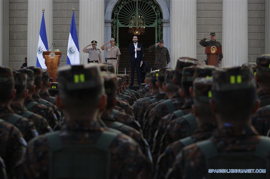 EL SALVADOR-SAN SALVADOR-SOLDADOS-PRESENTACION