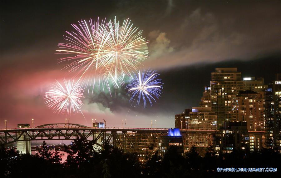 CANADA-VANCOUVER-CELEBRACION DE LA LUZ-FUEGOS ARTIFICIALES-EQUIPO DE CANADA