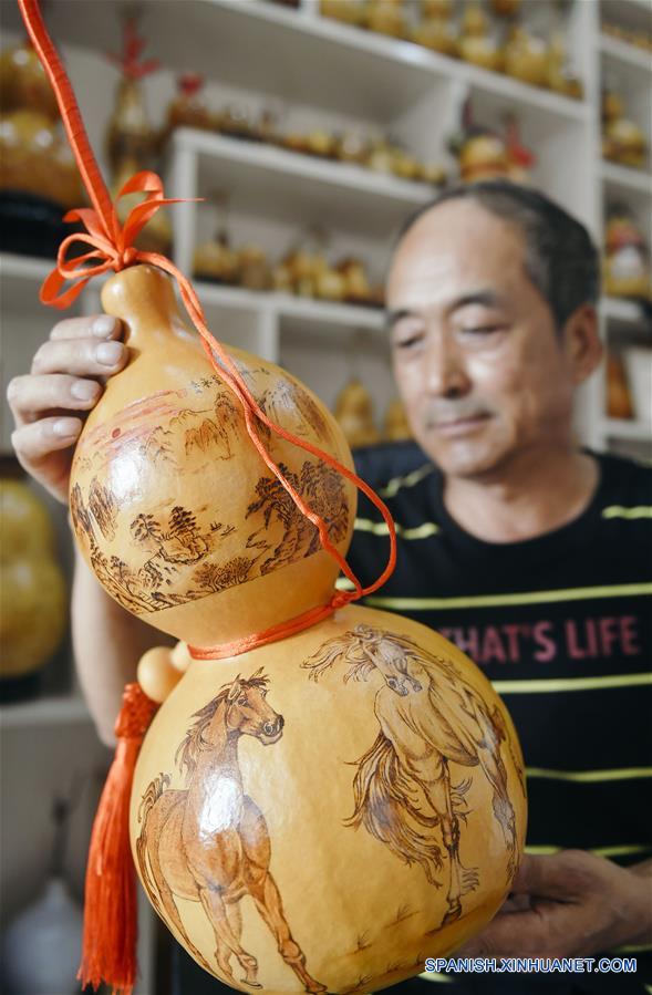 CHINA-JILIN-PIROGRAFIA EN CALABAZAS