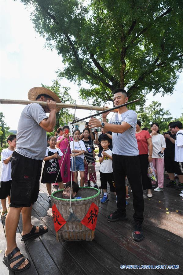 CHINA-ZHEJIANG-OTOÑO-TRADICION 