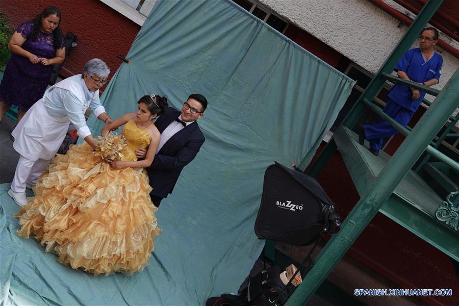 MEXICO-CIUDAD DE MEXICO-HOSPITAL-QUINCEA&Ntilde;ERAS
