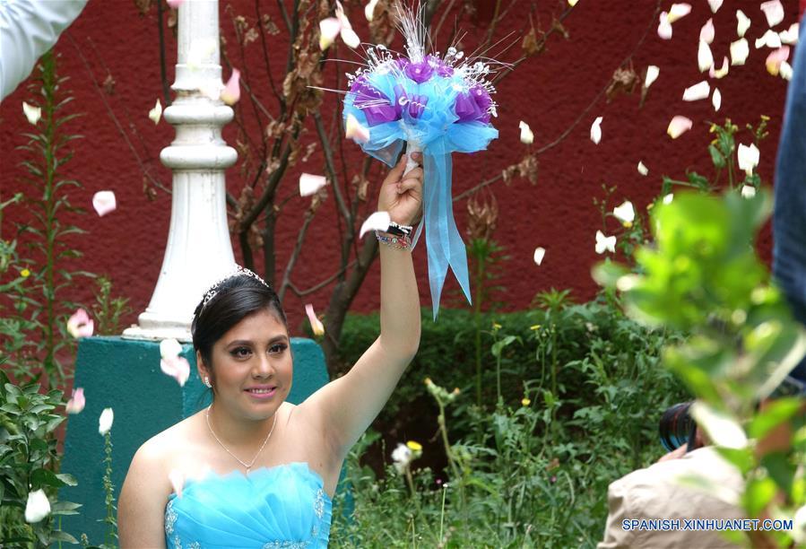 MEXICO-CIUDAD DE MEXICO-HOSPITAL-QUINCEA&Ntilde;ERAS