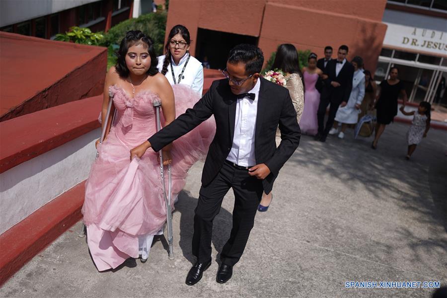 MEXICO-CIUDAD DE MEXICO-HOSPITAL-QUINCEA&Ntilde;ERAS