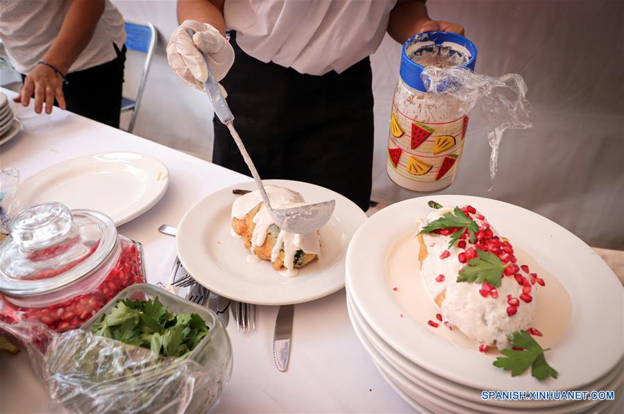 MEXICO-PUEBLA-CHILE EN NOGADA-FERIA