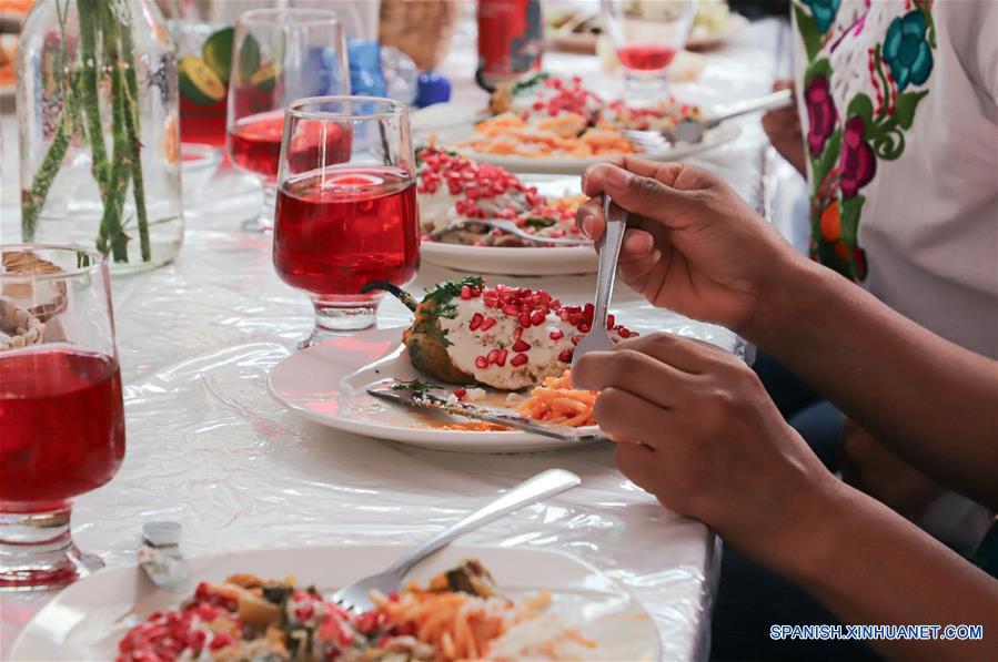 MEXICO-PUEBLA-CHILE EN NOGADA-FERIA