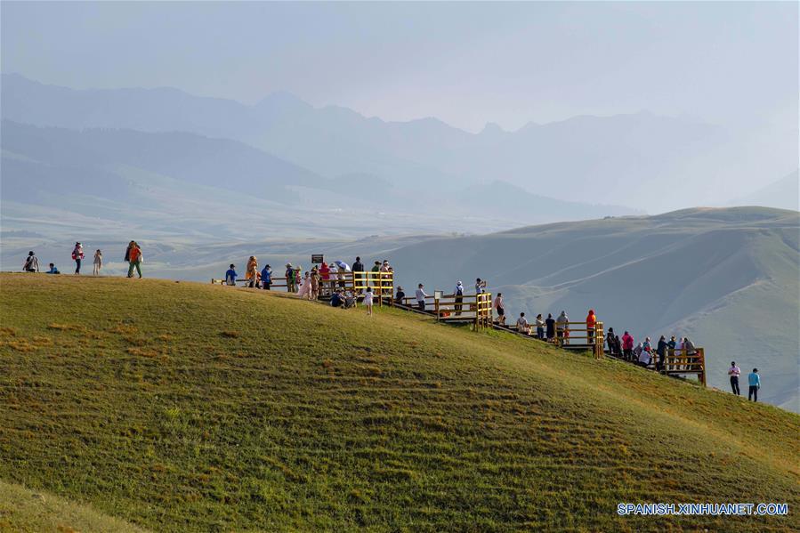 CHINA-XINJIANG-PASTIZALES KALAJUN-PAISAJE-SERIE