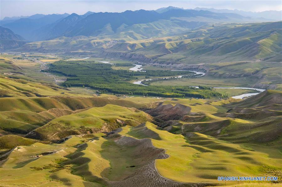 CHINA-XINJIANG-PASTIZALES KALAJUN-PAISAJE-SERIE