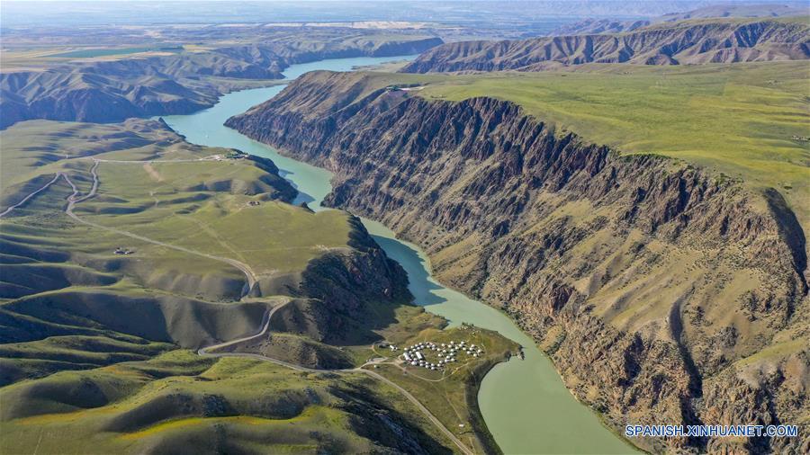 CHINA-XINJIANG-PASTIZALES KALAJUN-PAISAJE-SERIE