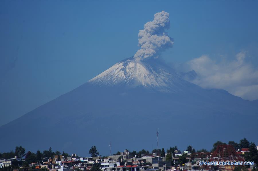 MEXICO-TLAXCALA-VOLCAN POPOCATEPETL
