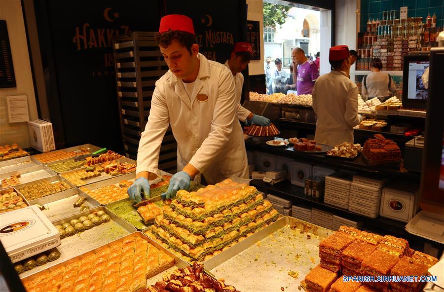 TURQUIA-ESTAMBUL-ALIMENTOS-BAKLAVA