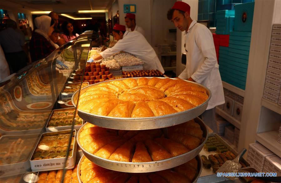 TURQUIA-ESTAMBUL-ALIMENTOS-BAKLAVA