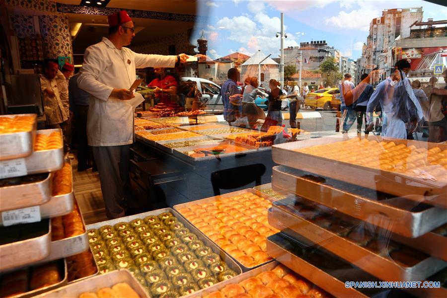 TURQUIA-ESTAMBUL-ALIMENTOS-BAKLAVA