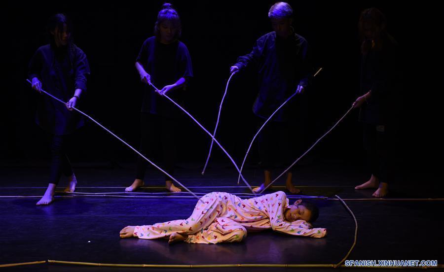 LAOS-VIENTIANE-DANZA TEATRAL CONTEMPORANEA